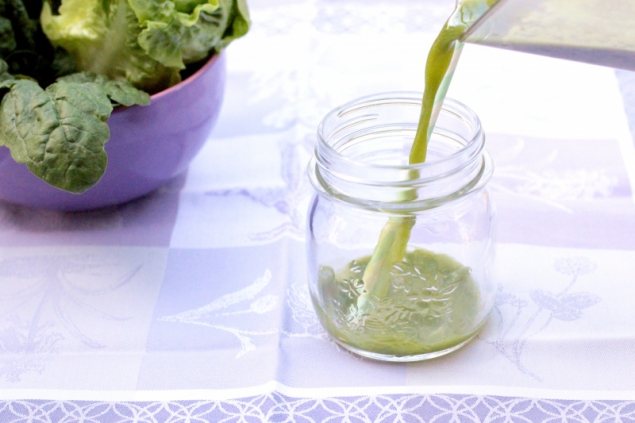 Green Smoothie with spinach and salad