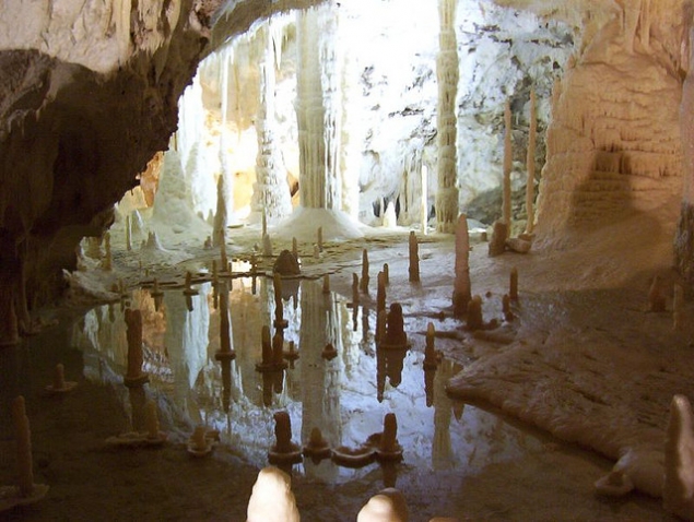 Frasassi Caves, Le Marche/Italy (photo by Consorzio Frasassi)