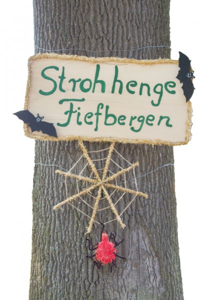 Fiefbergen: Strawhenge - Strawfigures at the Probsteier Grain Days